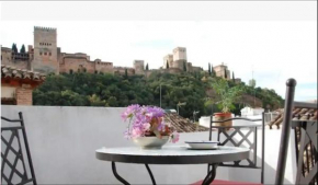 Atico con terracita y vistas Alhambra, centro